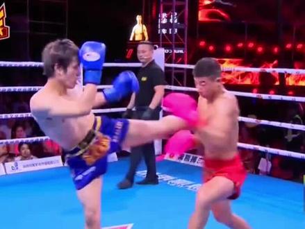河南小伙踹飞日本拳王,腿刀连砍七次,踹出擂台 #搏击 #拳击比赛 #ko #综合格斗 #擂台 #王顺利