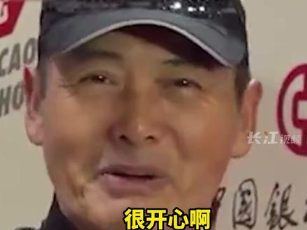 首届港珠澳大桥香港段半马,68岁周润发2小时27分冲线!