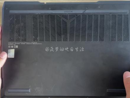 【菠萝搞机】拯救者R9000P 2021款拆机,加装三星980 1TB固态硬盘+清灰换硅脂,合肥本地哥们用了一年的R9000P,灰尘略多哈哈,全过程分享~#三星固态 #R9000P #拯救者 #拯救者r9000p #拆机 #联想 #笔记本电脑 #笔记本电脑升级 #固态硬盘 #固态硬盘推荐 @抖音小助手 @抖音创作者中心 #清灰 #清灰换硅脂 #清灰换内存硬盘