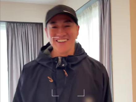林姵希探班老公何润东!东哥见到媳妇激动哭了,眼睛是有星星,满满的幸福感!好羡慕这样的感情#演员何润东