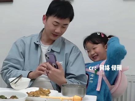 一开始还很好奇姐弟俩为什么把妈妈的舅妈叫外婆,知道真相后哭的不行#周有君 #黄寸芷 #庆庆闻闻#爸爸当家5 #感人