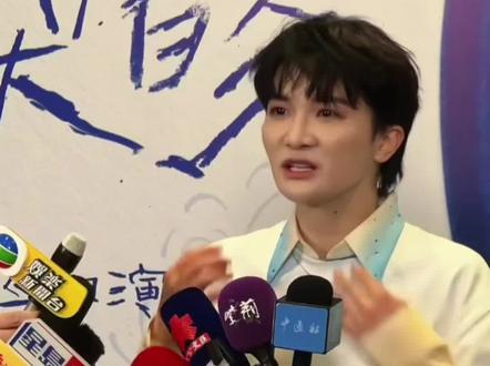 面对香港媒体的夸赞,周深保持清醒谦逊,感谢所有人的厚爱及前辈的托举。#周深 #向全世界安利 #香港 采访#热门 #记录真实生活 @DOU+上热门 @抖音小助手 @我要上热门 @DOU+小助手 @抖音创作灵感 素材来源于紫荆杂志。