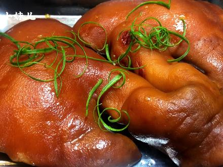 15一个猪头皮,一斤5元,放锅里卤40分钟,出锅色泽诱人,流口水 #美食 #猪头肉 #卤肉 #跟着抖音学做菜 #家常菜