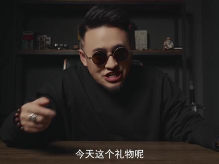 #礼物 今天这个礼物是一个帅得不要匹脸的礼物!属于两个大牌联名,但是不算非常贵的一个东西~#音响键盘