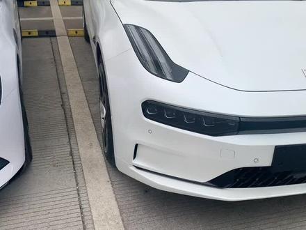 比亚迪海豹的前唇应该很容易刮掉,太低了#新能源汽车 #比亚迪海豹 #极氪001