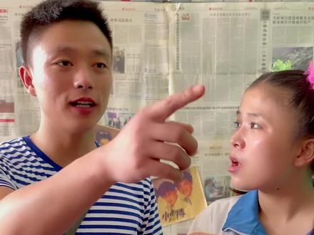 你们还记得上学时的同桌吗?吃过周小玲喝过健力宝的都不再年轻了吧!#怀旧零食 #8090后 #童年回忆 #辣条