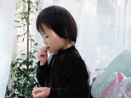 可爱到爆的手工折纸小扫帚,快来试试!#创意手工 #幼儿园手工 #亲子手工 #动手动脑