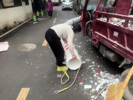 下四楼垃圾的神器,叠起来就2.8米不到!#垃圾下楼神器 #搬运工的生活 #寿县安速达