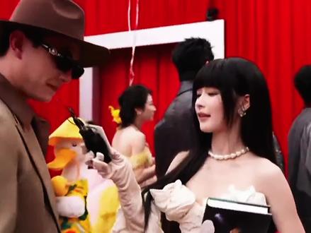 哈哈哈哈,造型不迷茫
我怀疑你今天放飞自我了#刘萧旭 #星光大赏