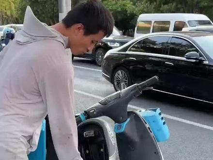 你知道我们生活中的共享电单车是怎么充电的吗?#共享电单车 #智能充电柜 #科普小知识