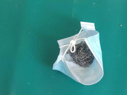 才发现,用口罩捆住钢丝球,居然有这么大的妙用!解决了家庭难题