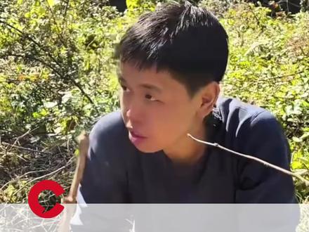 荒野求生决赛第七天,张老六舔包“抗海碗”取火材料终于生火成功,此前表示10天未生着火就退赛#荒野求生决赛