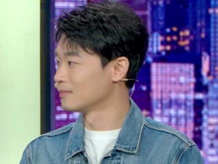 晚上9点不睡觉影响孩子长高吗? 儿童长高必须九点前睡觉?看着九点后活蹦乱跳的孩子,家长着急却没有办法。其实睡觉时间并不是儿童身高的决定性因素,家长无需过度焦虑,可以通过锻炼的方法让孩子产生困意,拥有更好的睡眠,同样能够促进儿童长高。
#儿童长高 #睡觉时间 #CCTV健康中国