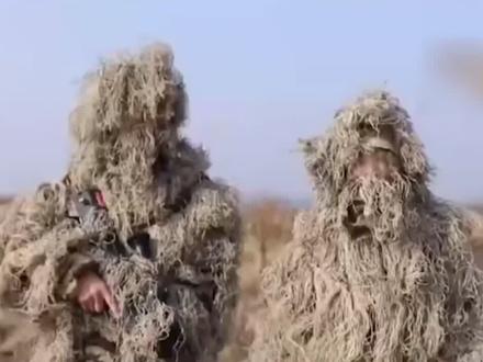 央视小姐姐试穿我军“吉利服”:你还能认出我吗?#小姐姐