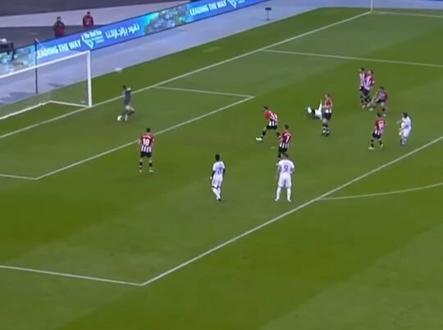 这是关于#莫德里奇 和#皇马 之间的告白。
加盟皇马,莫德里奇想一路走到底。拥有魔笛,皇马也一直都不会放弃。
所以啊,挂靴,白首,终老,不离不弃,坚定的选择,这些美好的词汇大概就是#双向奔赴 吧!
温暖又明亮,高级又浪漫。
所以啊,#皇家马德里 也有人情味。
#HalaMadrid