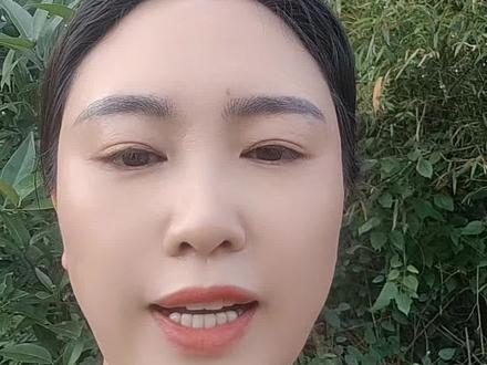 今天我看到有条评论,一个男人说,女人就应该相夫教子,守身如玉,我想在这里说的是,女人就应该相夫教子,守身如玉,你们男人呢,对婚姻忠诚一点,对家庭有点责任,不在外面彩旗飘飘,家里红旗不倒,自己在家大男子主义,在外面赚不到求钱,一个月还没得女人的工资高,还想女人处处把你当大爷伺候,还想女人在家里相夫孝子,不赚钱,你却要说是你在养她,老婆为家里的柴米油盐酱醋茶找你要钱,娃儿奶粉要找你要钱,日用品找你要钱,物管费,房贷,车贷,垃圾费,煤气费,电费,找你要钱,你却说,一天只知道找你要钱,自己没本事去赚钱,女人在家相夫教子,再也没有任何社交,没有朋友,你却说你已经和社会都脱节了,你知道这几句话吗,父爱则母敬,母静则子安,子安则家和,家和万事兴,父懒则母苦,母苦则子惧,子惧则家衰,家衰败三代在这里你会发现,无论哪一句都是以一个父亲开头,一个家庭里的幸福,父亲要有担当,爱妻爱子,才会有母亲的内心的平静,家庭自然就会和谐,#情感共眠#生活感悟#婚姻家庭#单亲妈妈