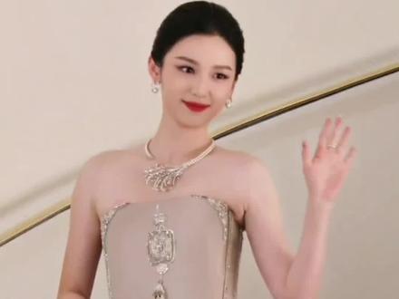 内娱从上到下没学会拉窗帘,周也男友疑似周皓崎,多处巧合被扒出
