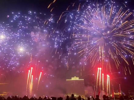 关注我,近主页粉丝群,带你们看烟花!叫我雷锋就好!不用预约也能看烟花!
#广州烟花 #广州烟花秀 #广州烟花汇演 #白鹅潭烟花 #白鹅潭烟花汇演