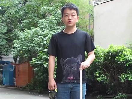 路遇不牵绳的狗狗,害怕它冲过来,怎么保护自家的狗狗不被咬? #狗