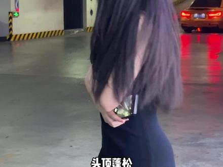 我巨蓬松的发型怎么剪的?你们收藏起来直接给理发师看就行啦。#发型教程