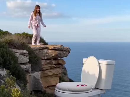 末日降临,你来决定你的好闺蜜住在哪张床上。#ai #末世囤货