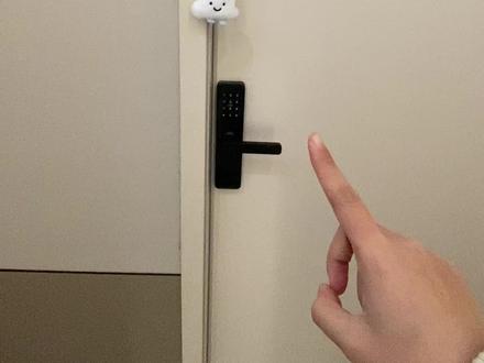 小女生入住很高的公寓
自家单间600没人租 民水民电近地铁的哦
1.这是我们自己的房子,在南京有十几栋楼出租,主要集中在1、2、3、4、7号线上,装修风格都差不多单间:600-1250
一居室:1300-2200
我们一直都是自己出租,没有让中介打理
2.短租完全OK!住一个月也行,考虑到很多小伙伴刚来南京,可以住一个月过渡~
3.所有户型都是鸭一付一,来南京打拼都不容易,我们做的是青年公寓,住户基本都是年轻人,氛围超nice!欢迎来南京追梦的小伙伴,压力别太大,不管租多久都只押一个月,到期全退,没有折旧费卫生费那些套路!
4.房子全是精装修,拎包就能住,民水 4.8,民电0.7,一周水电大概20多块钱~
5.楼下全部门禁+监控覆盖,24小时有人值班,安全放心!#南京 #租房#温馨的小窝 #租房子 #租房攻略