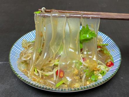 手工粉皮的制作方法,Q弹爽滑,健康无添加,3分钟搞定 #抖音美食创作人 #小吃 #家常菜 #在家做美食