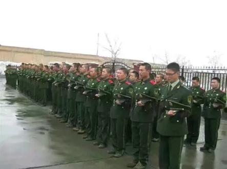 预备役人员接到征召通知后,必须
按照要求在规定时间到指定地点报到。国家发布动员令后,尚未接到征召通的预备役人员,未经部队和预备役登记地兵役机关批准,不得离开预备役登地;已经离开的,应当立即返回或者地待命。#时刻准备着祖国的召唤 #若有战召必回 #青春有很多样子我的青春有迷彩