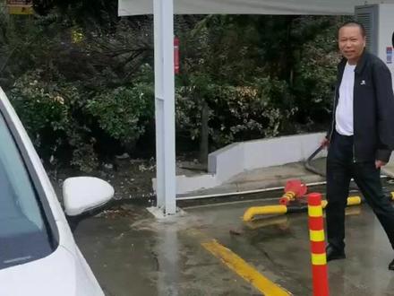 公牛安全充电桩2.0五年质保超快充120Kw380V,一小时充120度电,欢迎来电咨询,建站,购买,营运一条龙服务。苏州地区授权代理商。联系人徐先生:13962663083.#充电桩