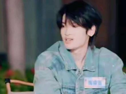 张峻豪你私底下是不是爱磕奇文!#奇文#张峻豪@抖音上热门 @DOU+上热门 @抖音创作小助手 @抖音小助手 #张峻豪 #敏感 #奇文