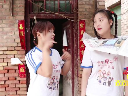 小伙伴们一起玩报纸拔河,没想欢欢放出大招,小丑竟然是自己!