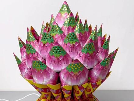 新款莲花灯完整教程,莲花纸五十七张折叠而成,同款折纸进入店铺购买哦#折纸教程 #莲花灯折法 #莲花纸 #烫金纸 #莲花金