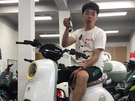 爱玛电动车NFC功能如何用苹果手机感应启动?#电动车教程 #爱玛电动车 #智能电动车 #电动车 @DOU+小助手