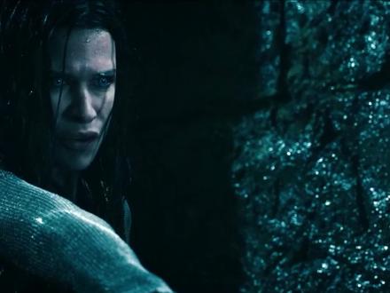 在一个地牢里,一只狼竟然产下人类婴儿#宅家dou剧场 #狼族崛起