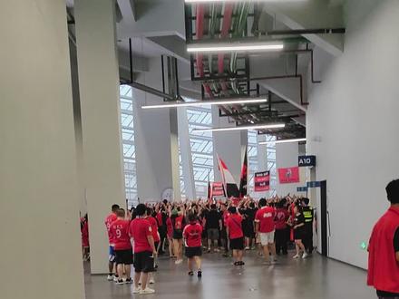 成都蓉城0:1北京国安虽败犹荣,成都的球迷绝对是最好的球迷