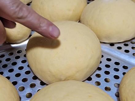 为什么馒头一出锅就回缩塌陷?原因有3个,大厨实例操作解决问题 #在家做美食 #南瓜馒头 #农村美食 #美食教程