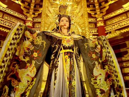 “谁说女儿生来不如男!日月同辉,天命我主!”#张白鸽带老爸圆梦洛阳 #变装 #武则天