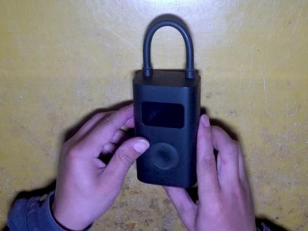 小米充气泵不耐用给它安排一套高端索尼C6在里面 用个10年没问题 #小米充气泵改装大容量 #小米充气泵更换维修
