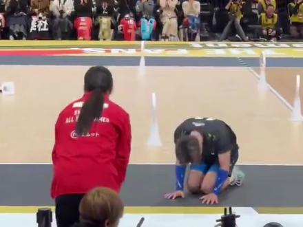 第一次见这么新颖的道歉方式
#道歉 #排球 #西田有志 #滑跪