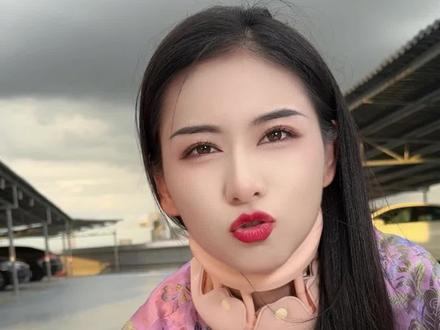 开箱1.5亿手镯盲盒,天台的风好大… #刘思懿 #手镯懿姐 #思懿翡翠老板娘