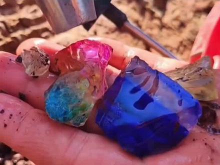 欢迎大家在想要鉴定的视频下@我
作为彩宝鉴定师,我一定知无不言😎#内容过于真实