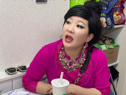 生动上演如何挖对方墙角#沈阳五爱市场 #真实还原 #原创 #模仿卖服装