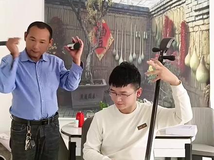 长江后浪推前浪,一浪更比一浪强,这个是我最早的学生,家人们听听学的咋样,想学曲胡的朋友评论区里留言哦#乐器演奏 #曲胡 #曲胡入门教学 @曲胡入门教学《韩老师》