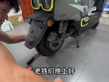 台铃赤兔换后刹车盘#电动车维修 #电动车 #九号电动 #小牛电动 #