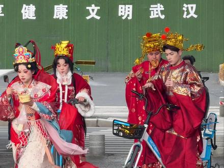 看得出来这是武汉本土财神了#财神来到我家门 #开到了武汉财神隐藏款 #过早 #武汉欢乐谷闪耀欢禧节#