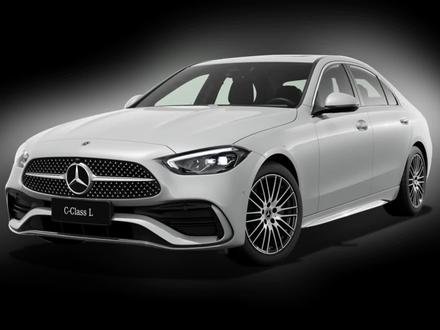 不再是母车。2.0T奔驰C级重新上市!
- 动力性能提升:提供两种功率版本的2.0T发动机,C200L最大功率125kW,C260L最大功率150kW。低转速扭矩和涡轮迟滞方面显著改善,高功率版零百加速进入7秒俱乐部,比现款提升0.8秒。
- 驾驶体验优化:48V轻混系统升级,BSG电机换为ISG电机,降低故障率,提升起步动力输出,几乎消除低速顿挫感,深踩油门超车时,电机和发动机协同工作更顺畅。
- 燃油经济性良好:尽管排量增大,但由于NanoSlide气缸涂层技术等发动机技术创新,新款C级WLTC综合油耗仅比老款增加0.25L/100km。
- 市场竞争力增强:换装2.0T发动机回应了市场需求,重塑品牌形象,在性能参数上能与宝马325Li、奥迪A4L等竞品形成差异化竞争,吸引更多消费者,短期内有望将月销推高至1.2万台。
- 对老车主影响较大:1.5T车型残值率已暴跌3%,老款2.0T车型二手价逆势上涨1.2万元,反映市场对小排量的排斥,老车主的车辆价值可能会受到较大影响。
