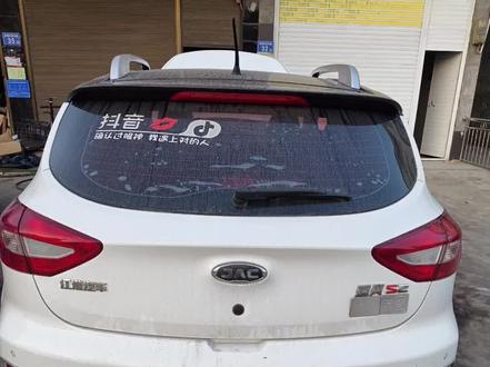 江淮s2消除保养小扳手:长按(0.0/SET),同时把这个点火开关打到0N档,然后直到小扳手消除。