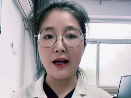 孩子为啥发热常伴肚子疼?! 孩子的身体在发育过程中,肠胃和免疫系统的“联动反应”特别敏感,发热本质是身体在对抗感染,而这个过程很容易牵连到肠胃,导致肚子疼。常见原因主要分这几类:
1. 感染本身“牵连”了肠胃
2. 肠系膜淋巴结炎
3. 外科急症#医学科普 #孩子发烧伴肚子疼