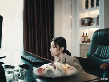 第2集|女警花卧底到毒贩窝点,结果被发现了身份 #突袭 #因为一个片段看了整部剧 #影视剪辑 #影视推荐 #突袭杨杏