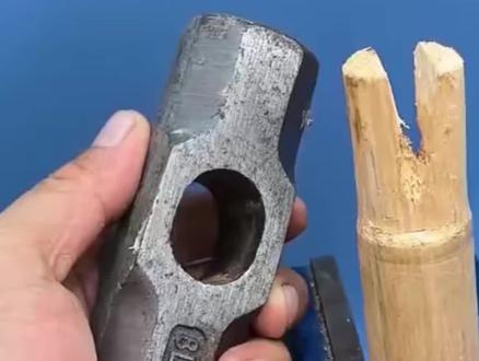为什么老木工固定锤子头,要在木柄上套个铜圈?太重要了!